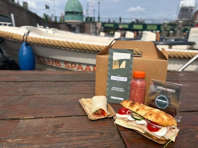 Overzicht van de lunchbox met alle onderdelen